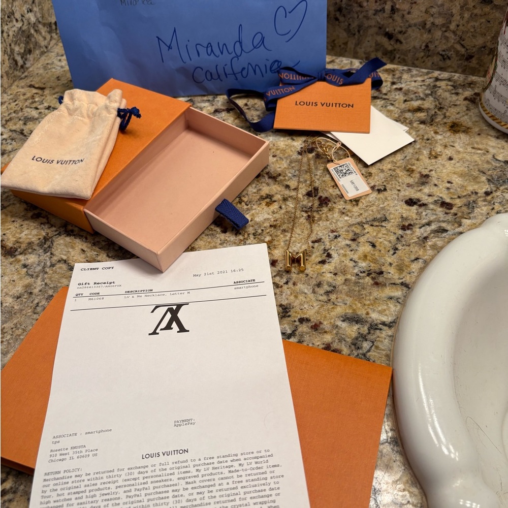 Louis Vuitton Gold Pendant Necklace M